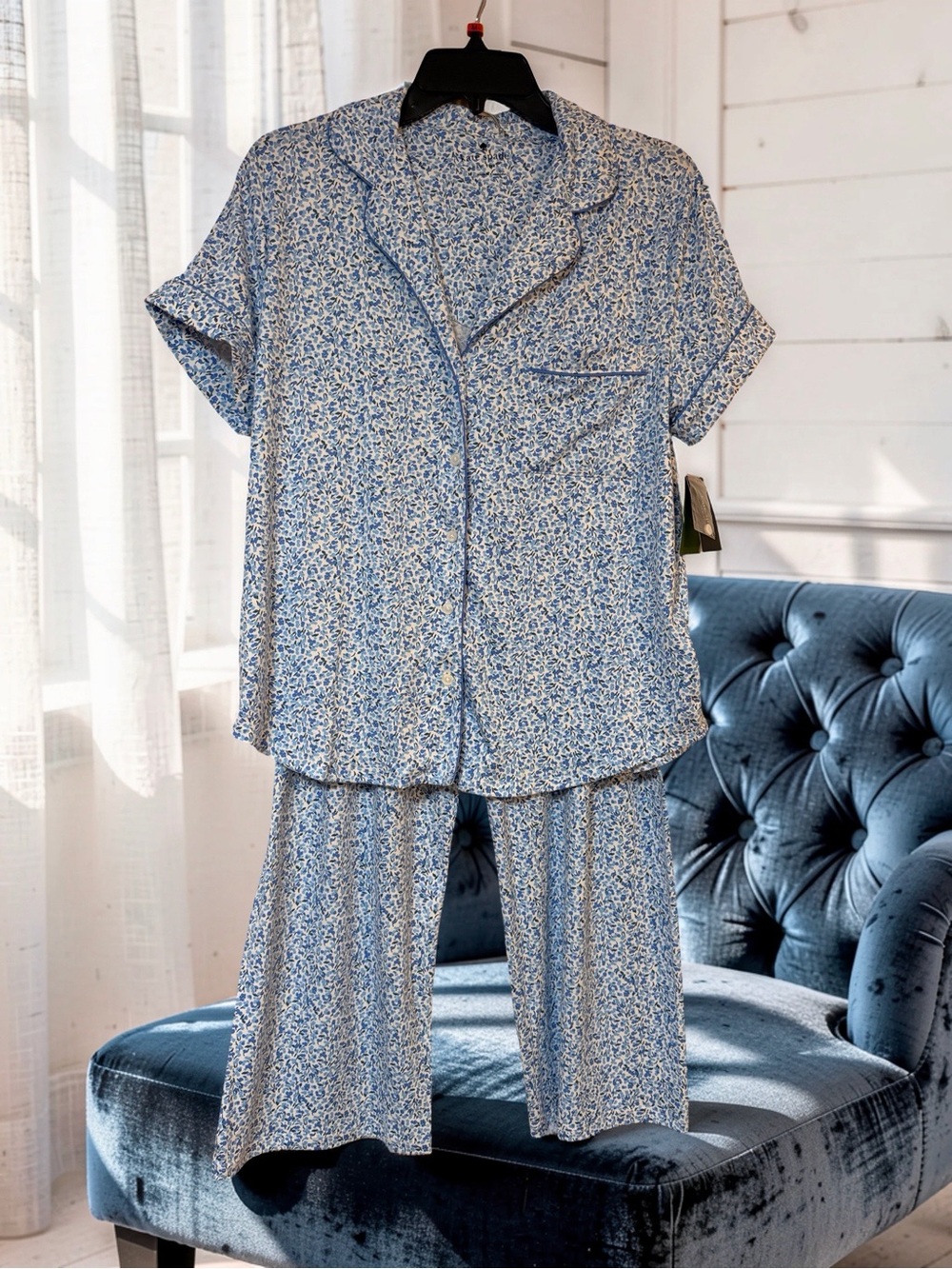 Kate Spade NWT Sz M  Comfy Blue & White Floral Short Sleeve Pajama Set (0880)